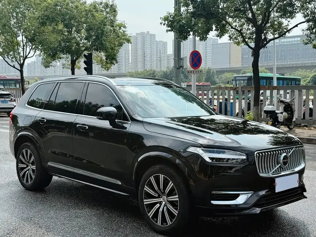 Volvo XC90 — фото 1