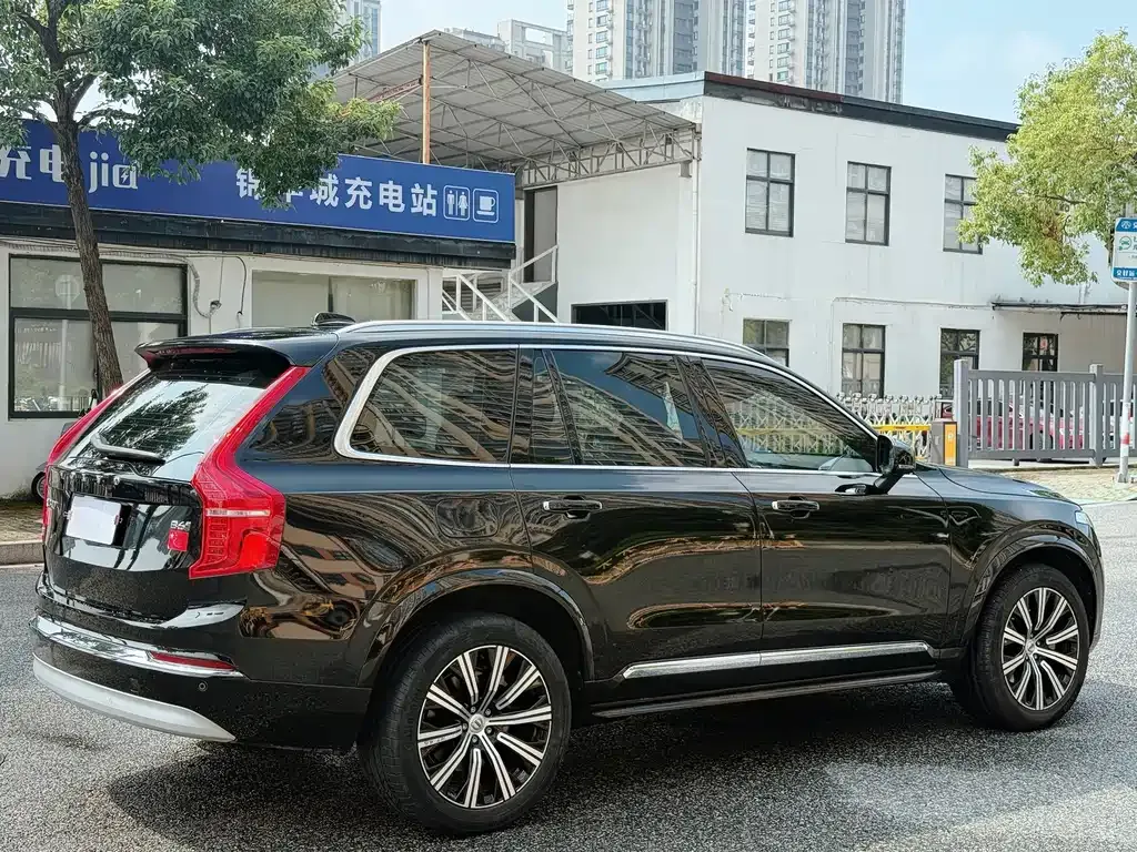 Volvo XC90 — фото 10