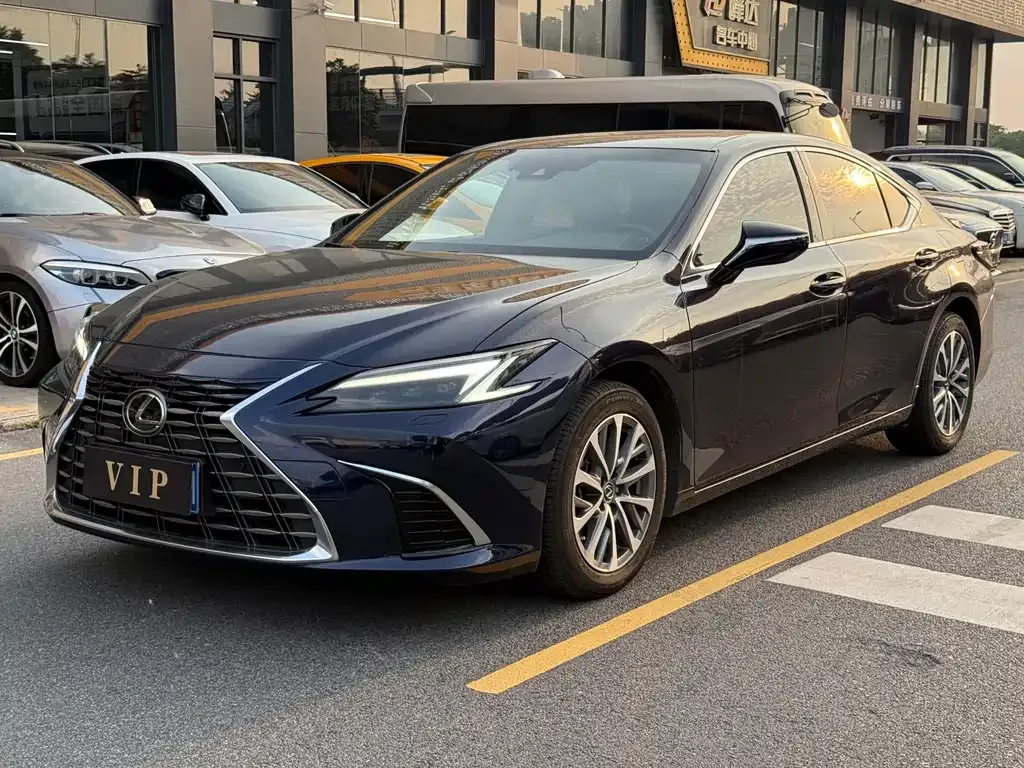 Lexus ES — фото 1