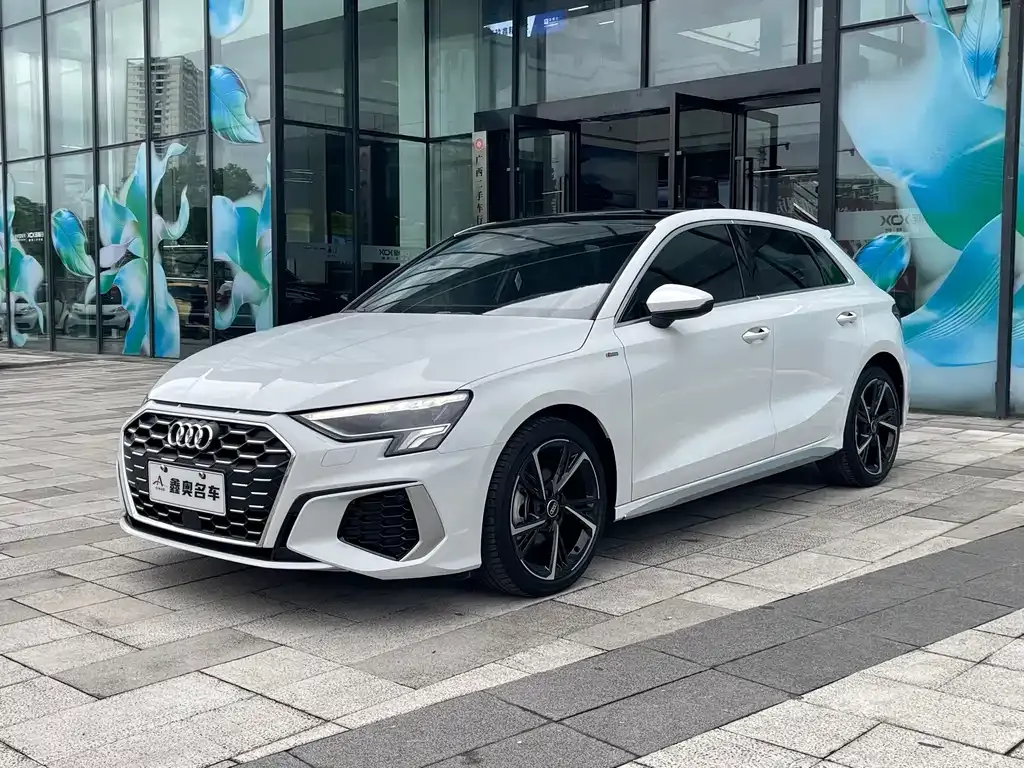 Audi A3 — фото 1