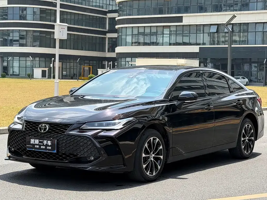 Toyota Avalon — фото 1