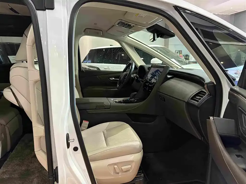 Toyota Vellfire — фото 3