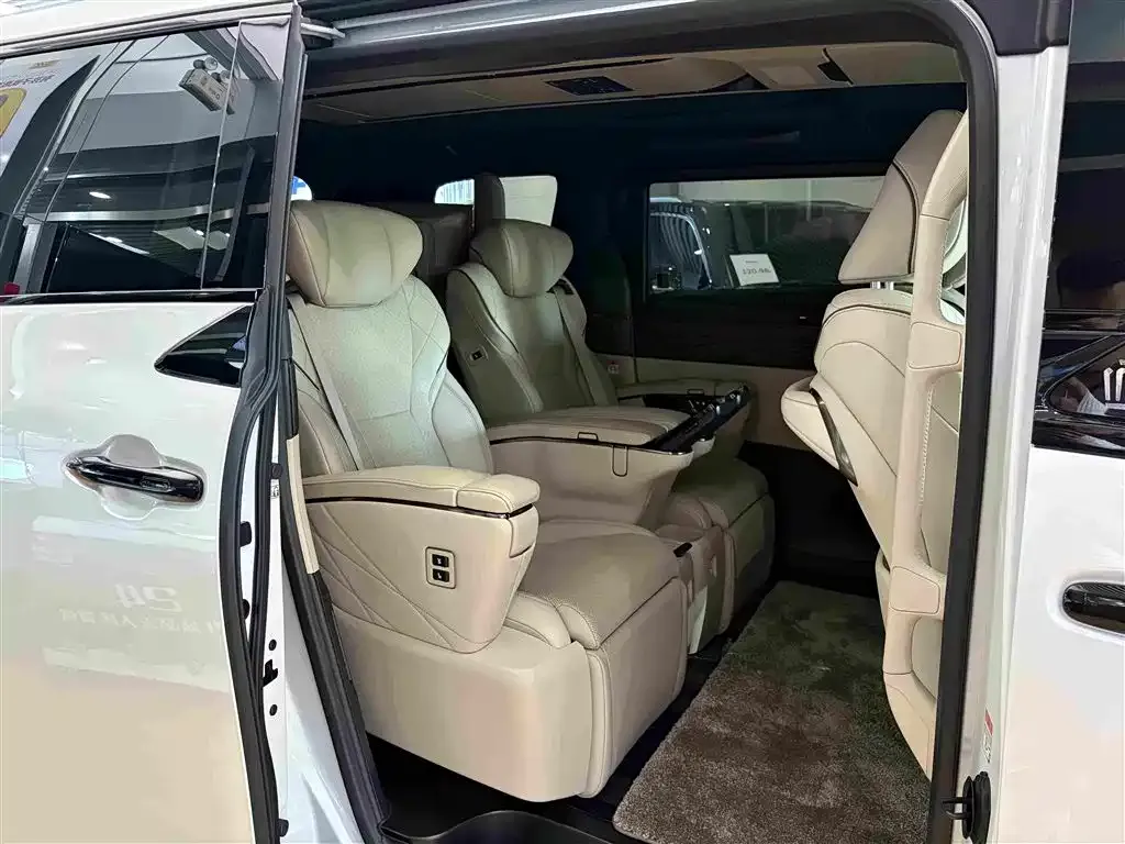 Toyota Vellfire — фото 6