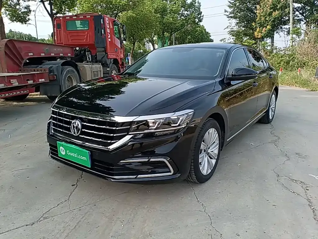 Volkswagen Passat — фото 1