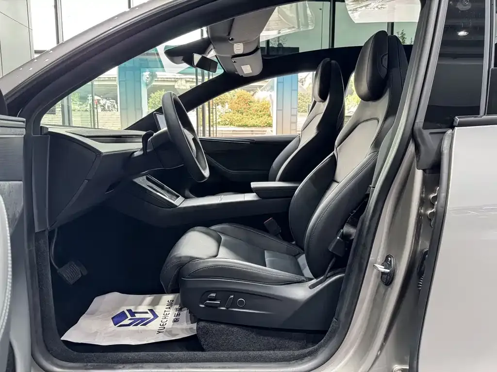 Tesla Model Y L — фото 7
