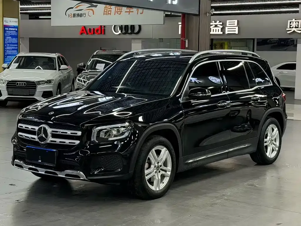Mercedes-Benz GLB — фото 1