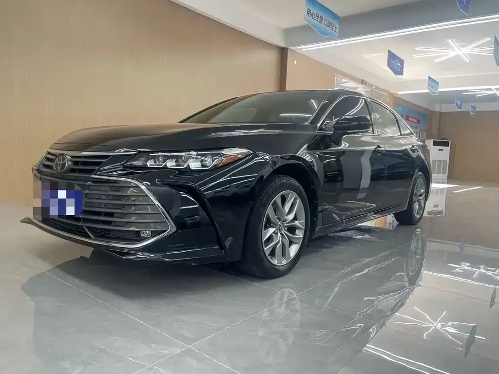 Toyota Avalon — фото 1