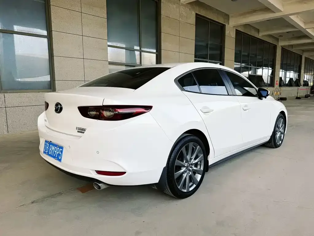 Mazda 3 Axela — фото 4