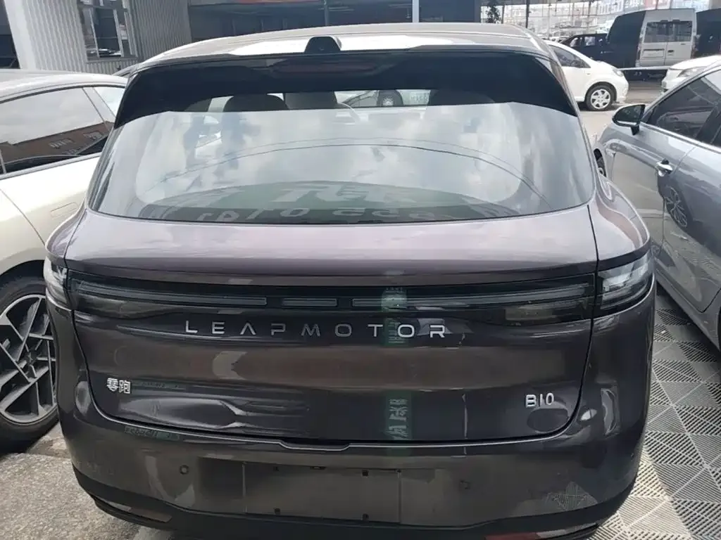 Leapmotor B10 — фото 10