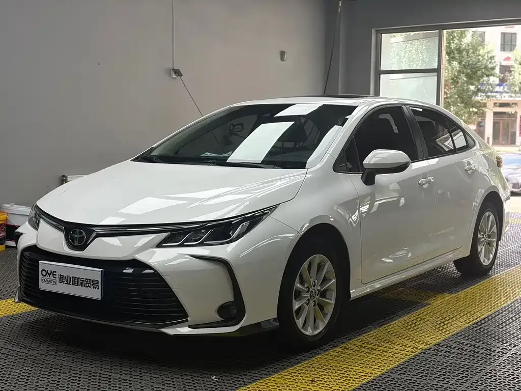 Toyota Corolla — фото 1