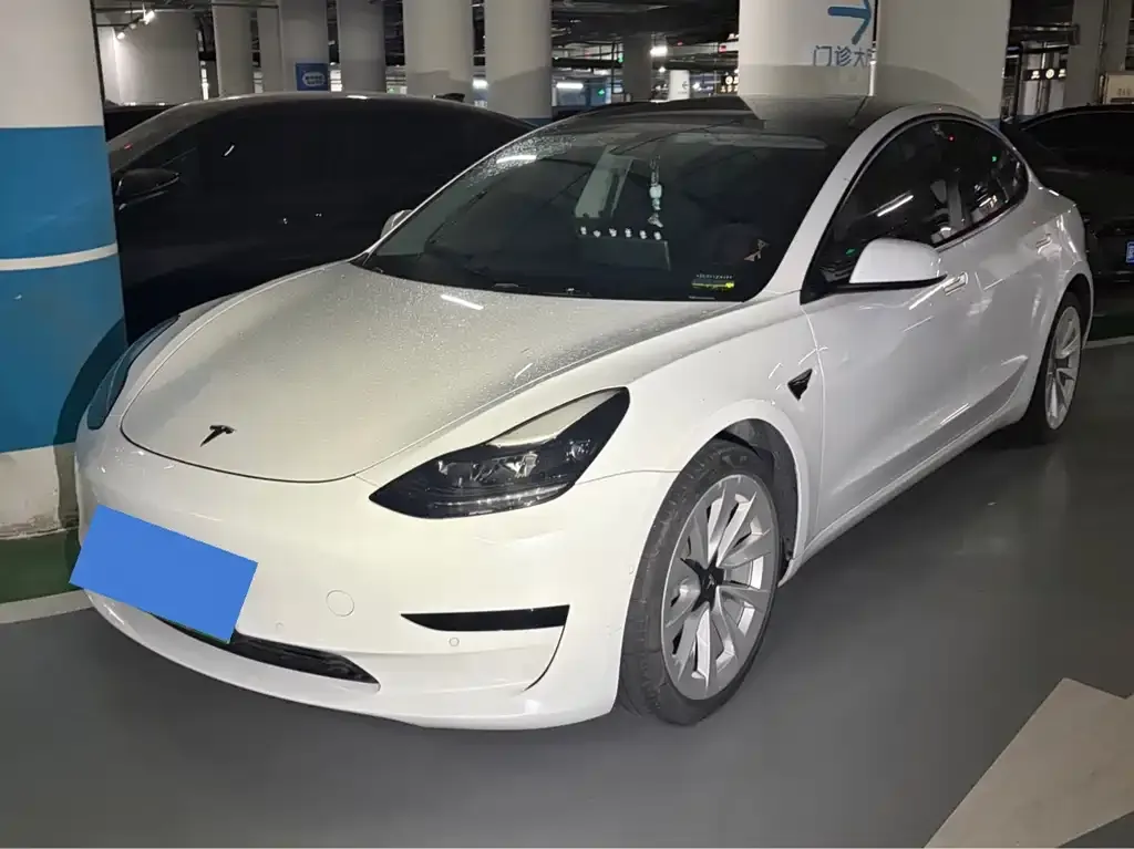 Tesla Model 3 — фото 1