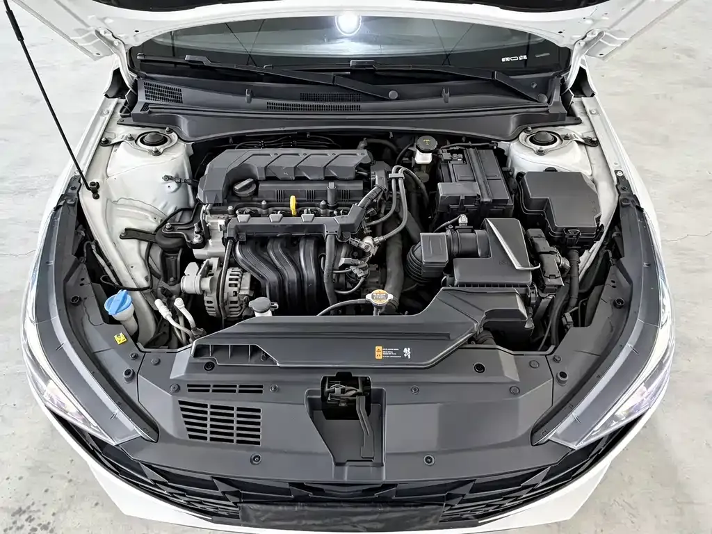 Hyundai Elantra — фото 10
