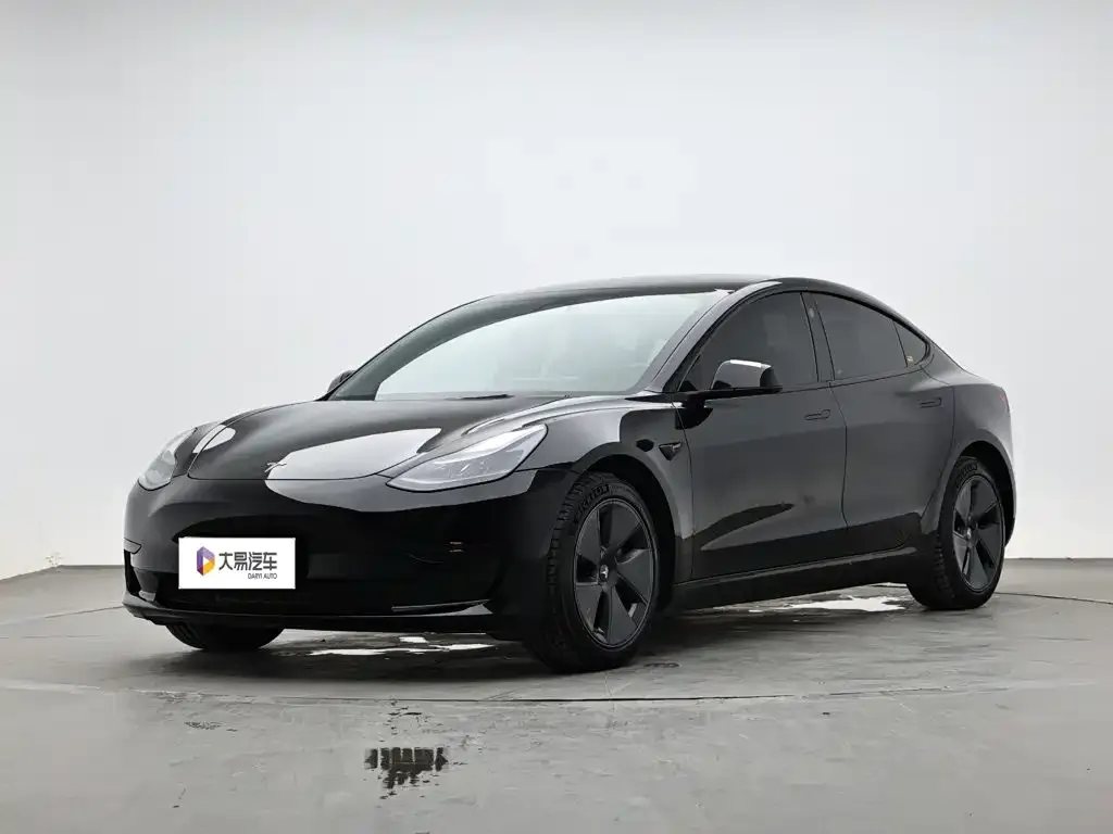Tesla Model 3 — фото 1