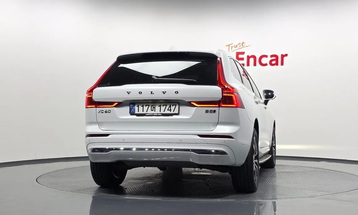 Volvo XC60 — фото 8