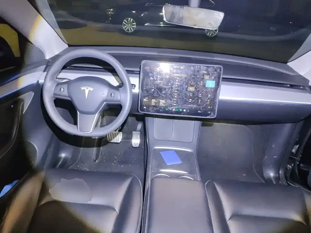 Tesla Model Y — фото 4