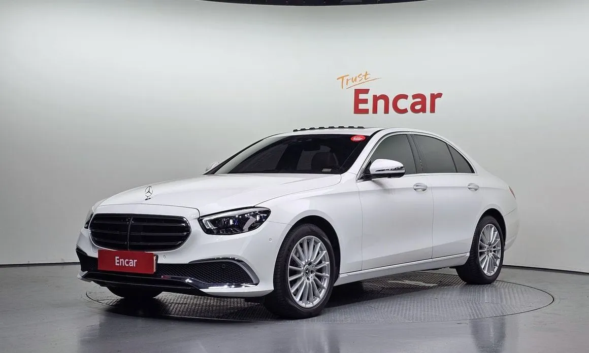 Mercedes-Benz E-Class — фото 1