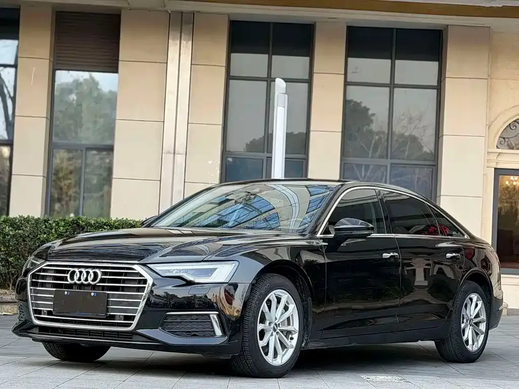 Audi A6L — фото 1