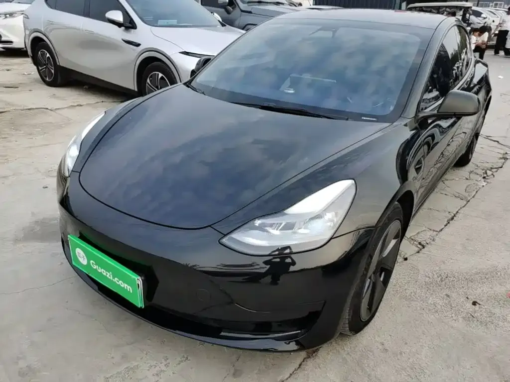Tesla Model 3 — фото 1