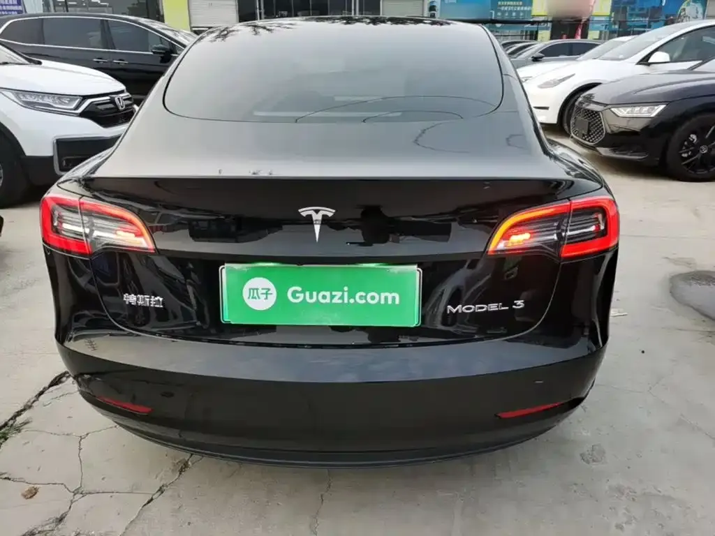 Tesla Model 3 — фото 3