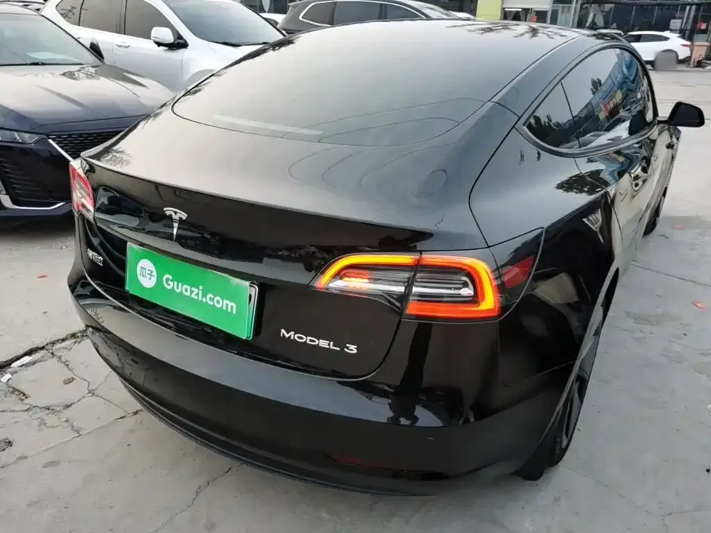 Tesla Model 3 — фото 10