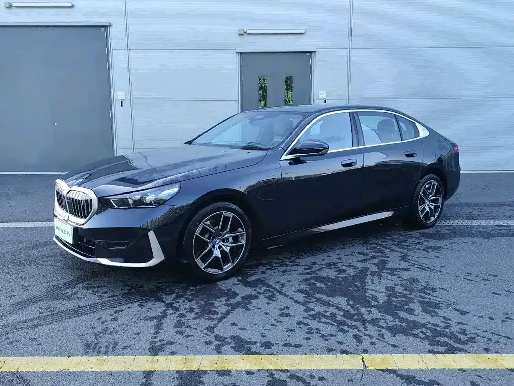 BMW i5 — фото 1
