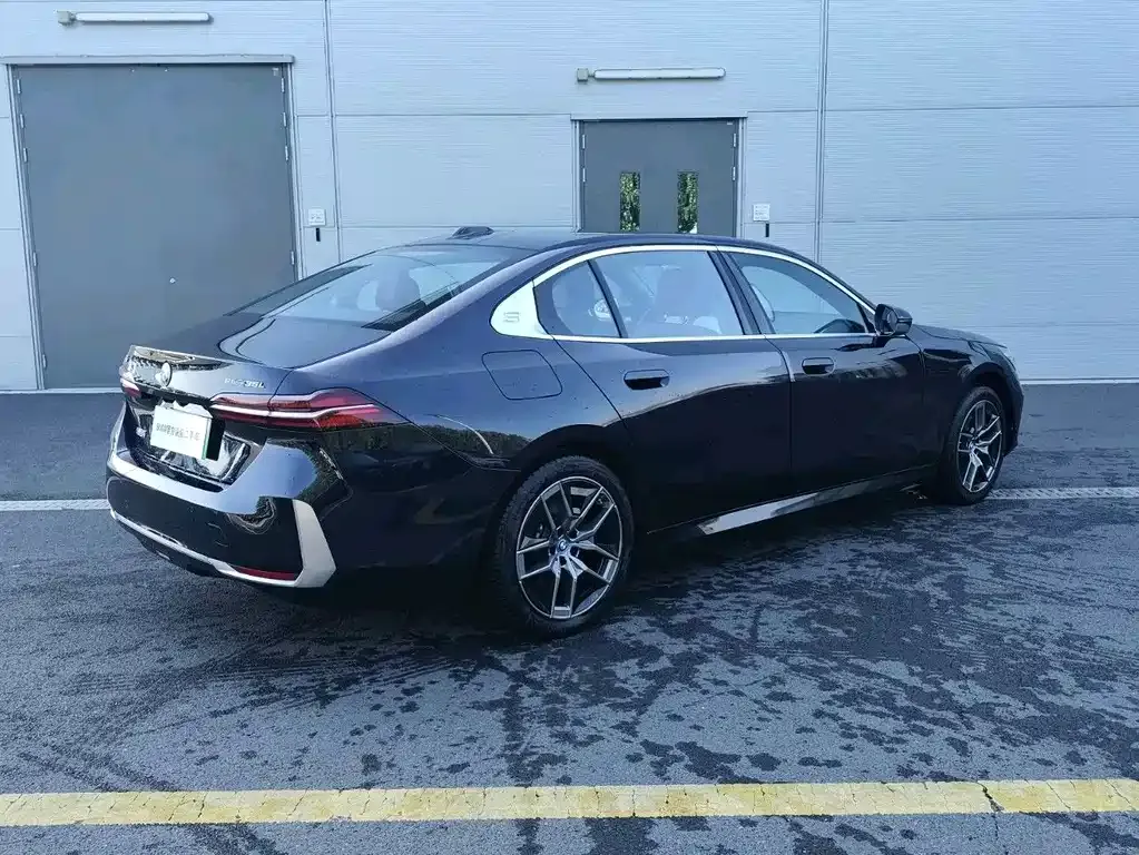 BMW i5 — фото 6