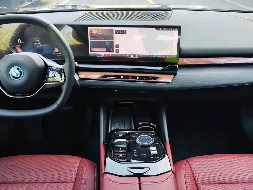 BMW i5 — фото 8