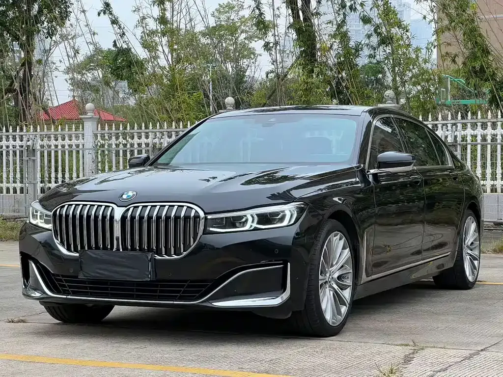 BMW 7 Series — фото 1