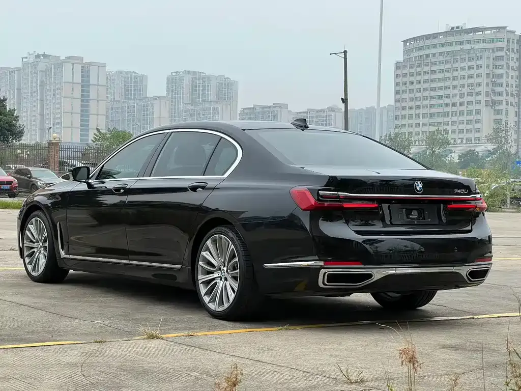BMW 7 Series — фото 4