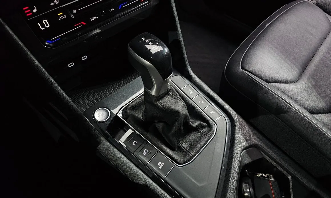 Volkswagen Tiguan — фото 8