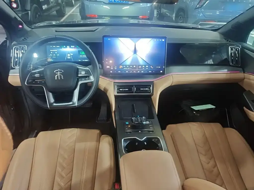 BYD L DM-i — фото 9