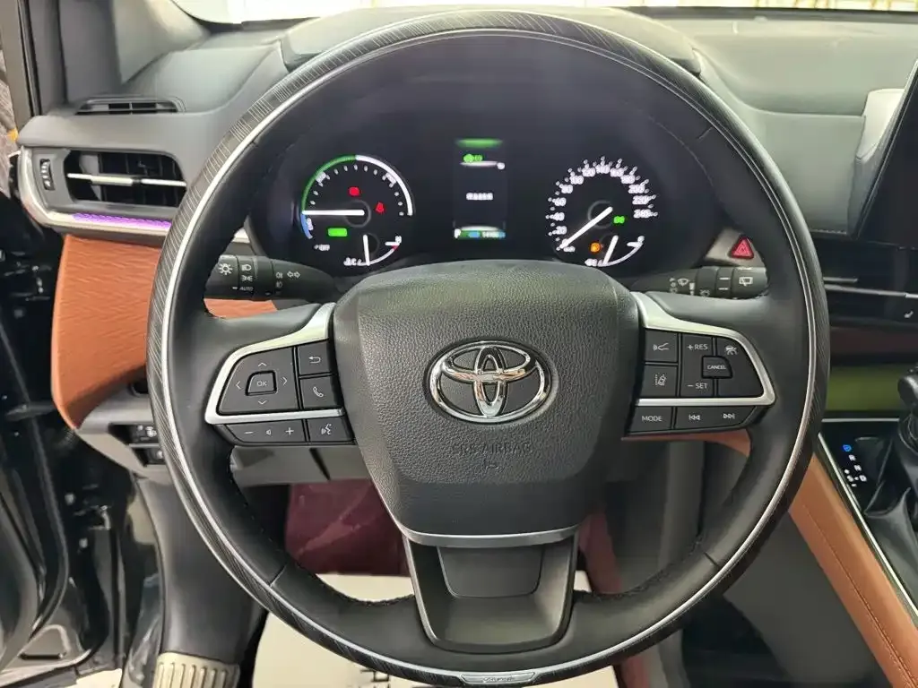 Toyota Granvia — фото 9