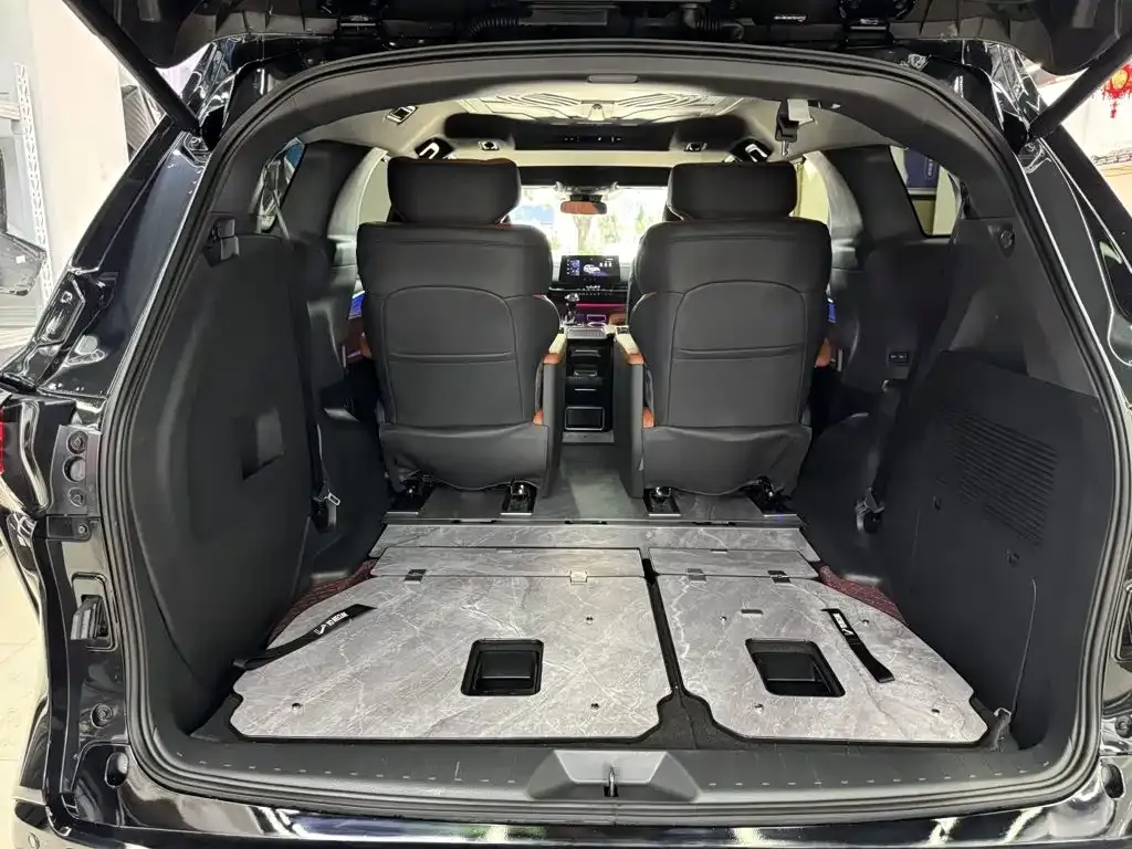 Toyota Granvia — фото 6