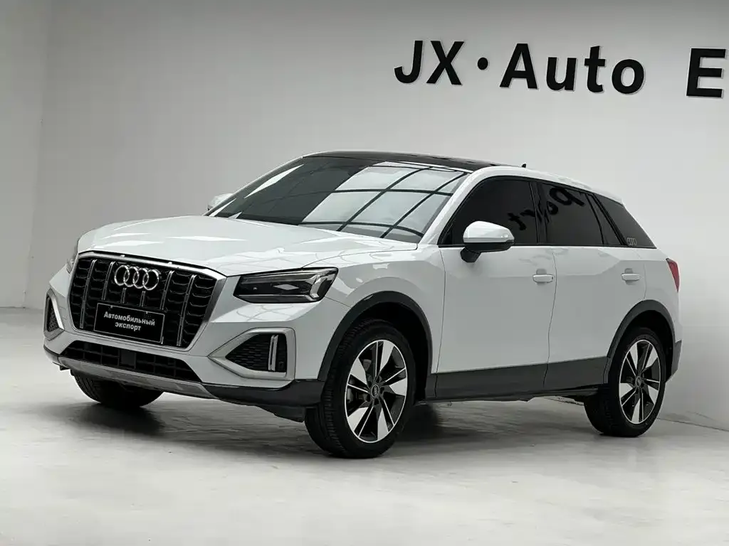 Audi Q2L — фото 1