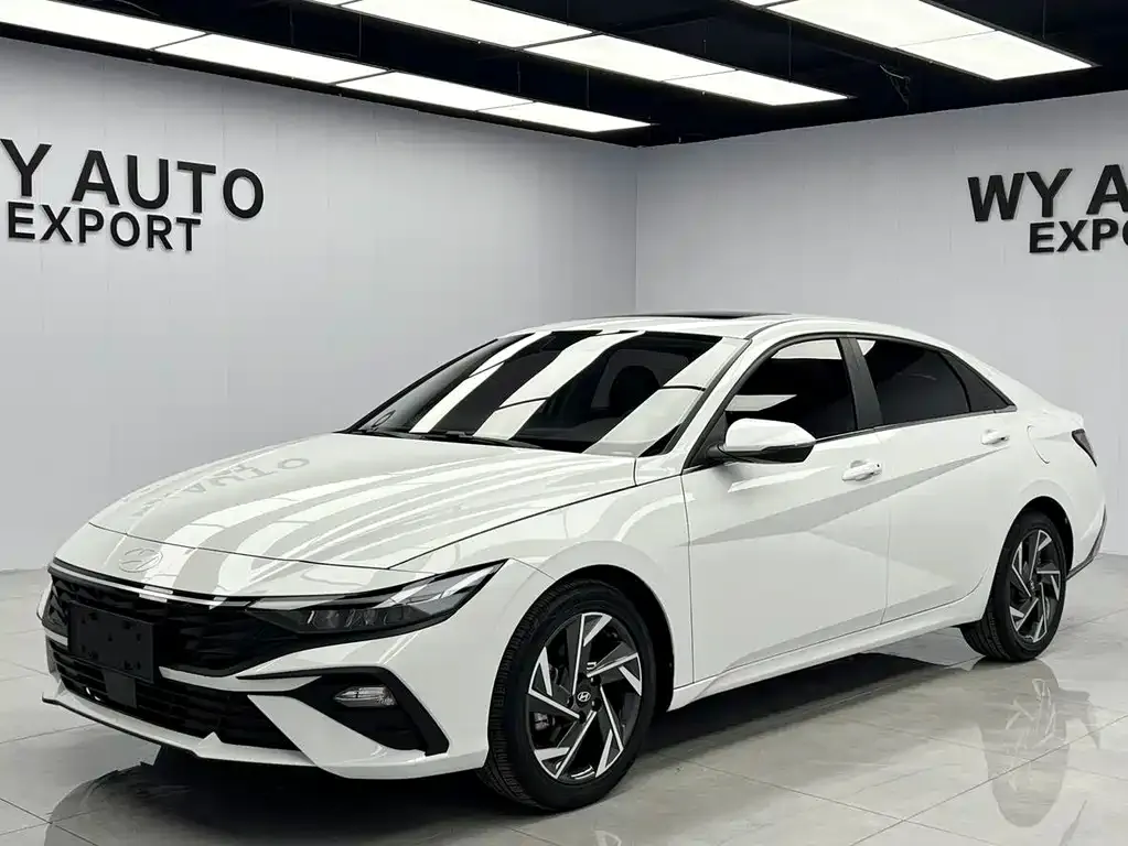 Hyundai Elantra — фото 1