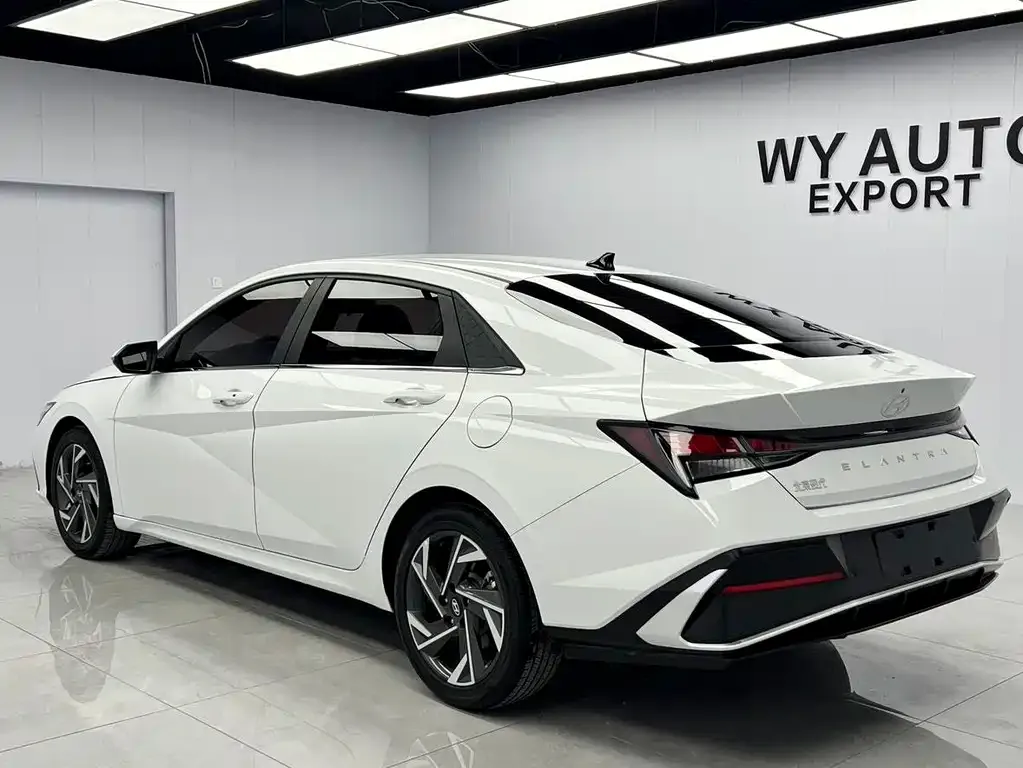 Hyundai Elantra — фото 6