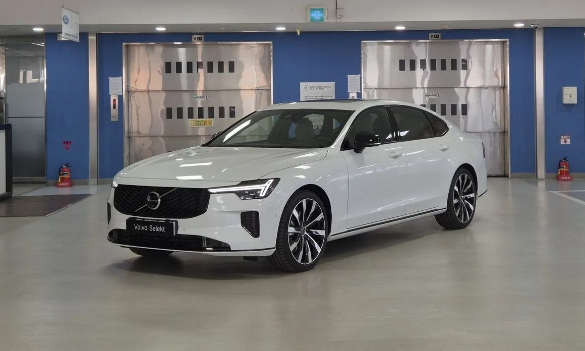 Volvo S90 — фото 1