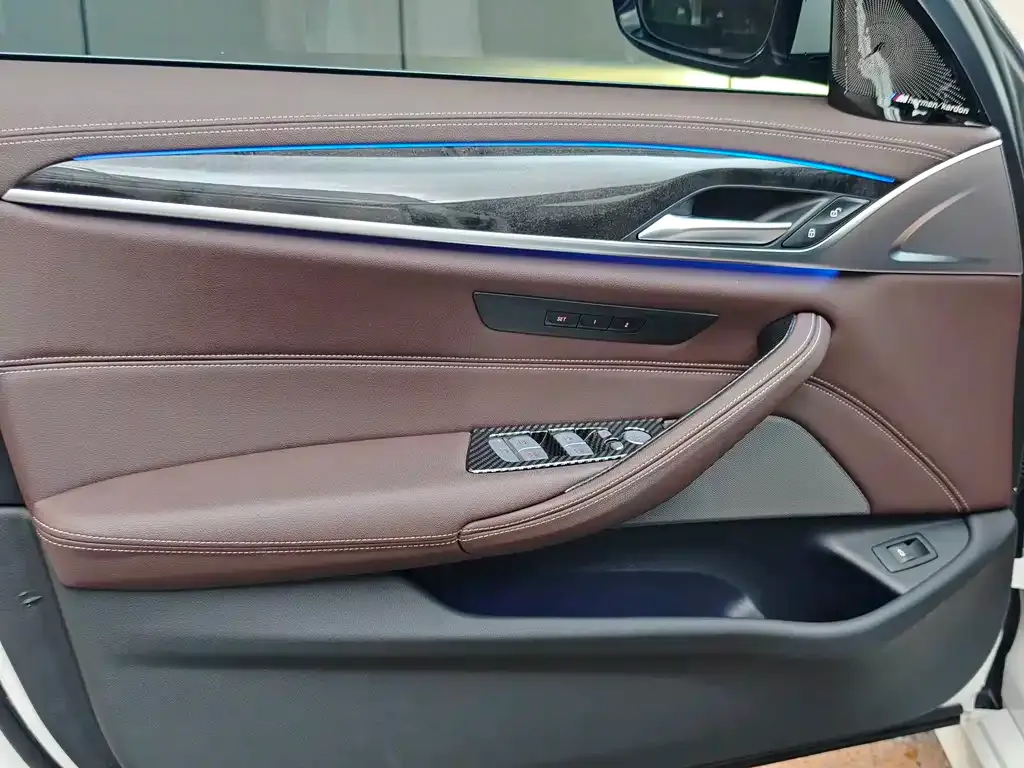 BMW 5 Series — фото 10
