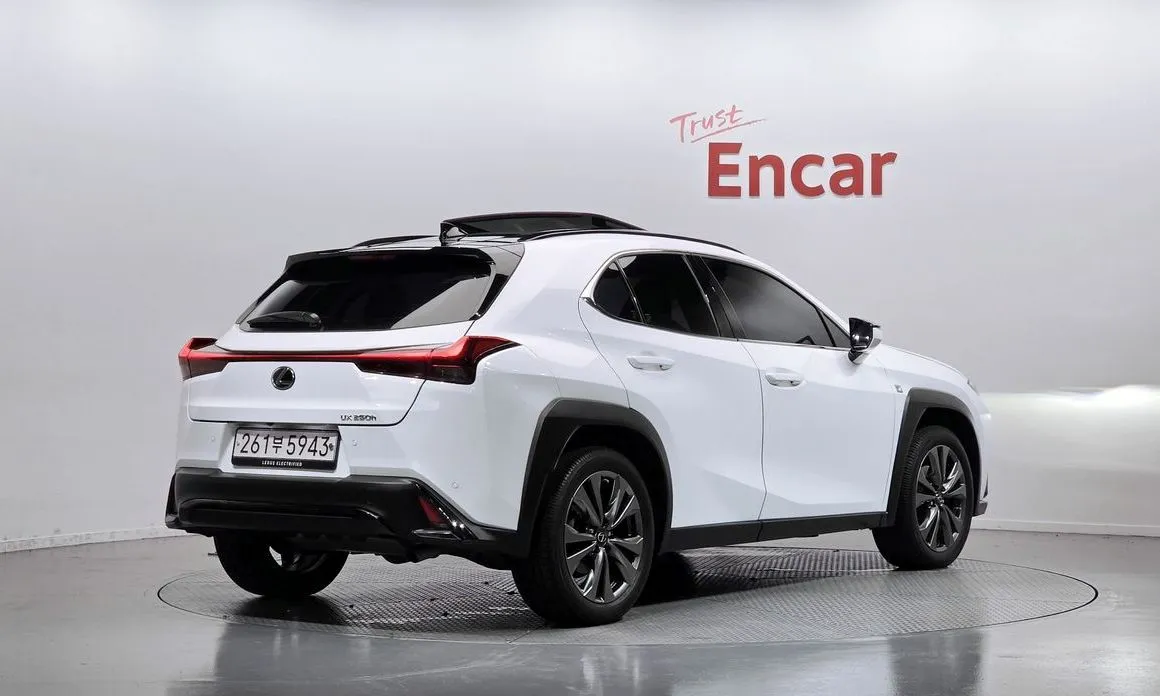Lexus UX — фото 5