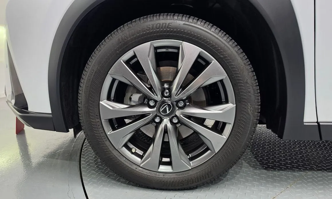 Lexus UX — фото 8