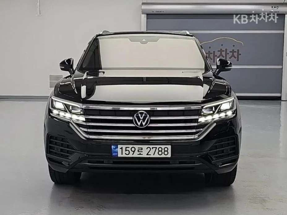 Volkswagen Touareg — фото 1
