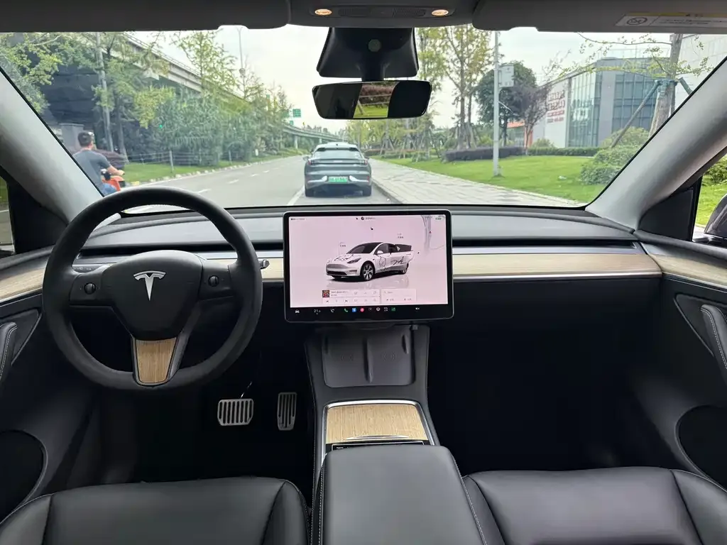 Tesla Model Y — фото 7