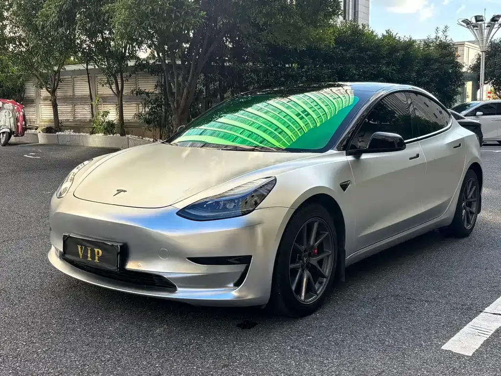 Tesla Model 3 — фото 1