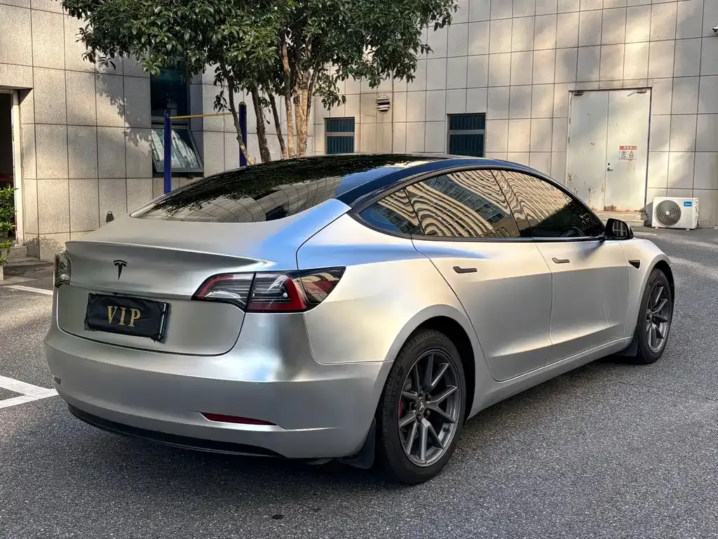 Tesla Model 3 — фото 9