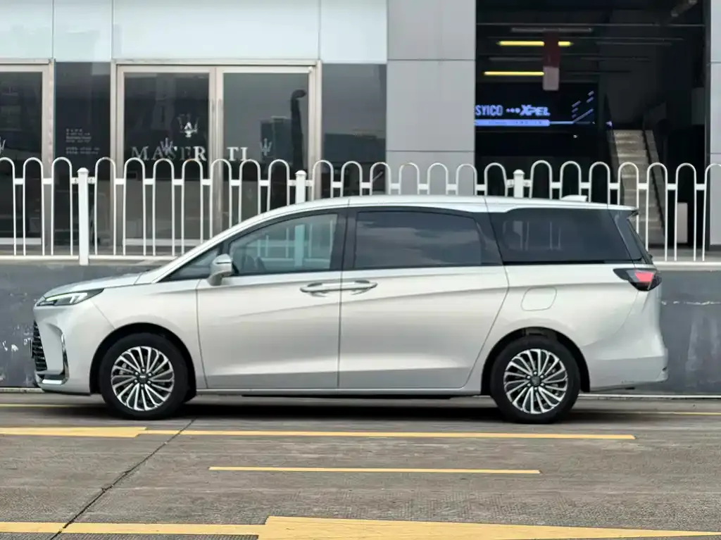 Buick GL8 Hybrid — фото 8