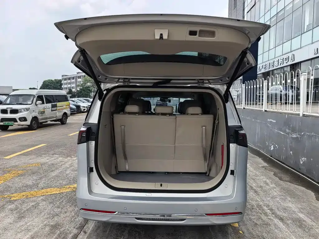 Buick GL8 Hybrid — фото 5