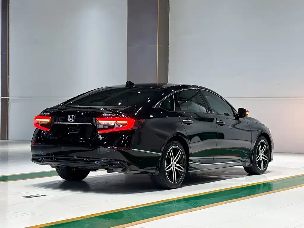 Honda Accord — фото 4