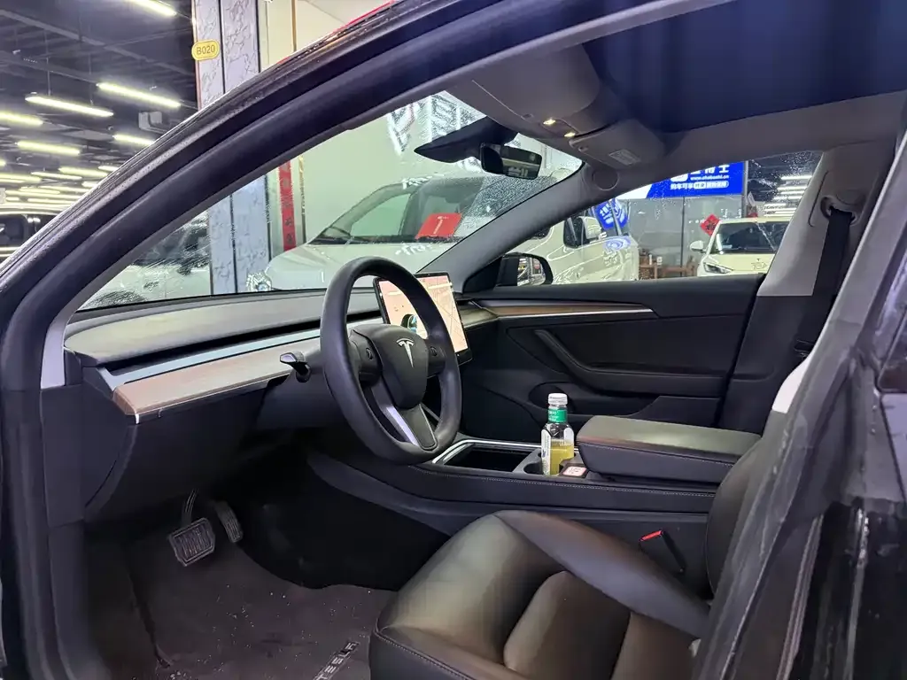 Tesla Model 3 — фото 4