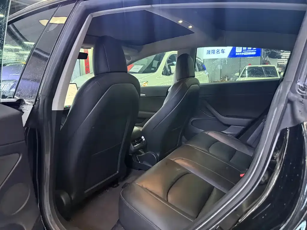 Tesla Model 3 — фото 3