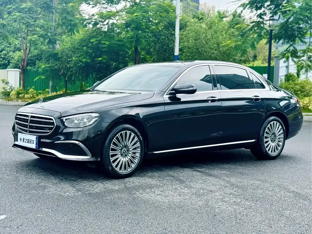 Mercedes-Benz E-Class — фото 1